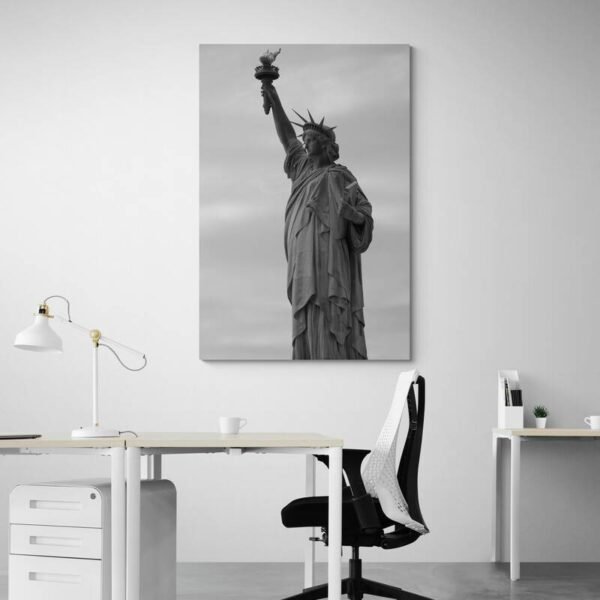 Statue of Liberty black and white